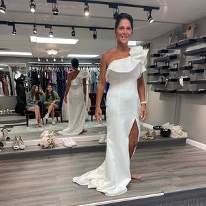 Brand new wedding dress.